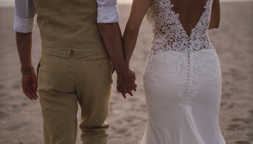 mariés dans le sable