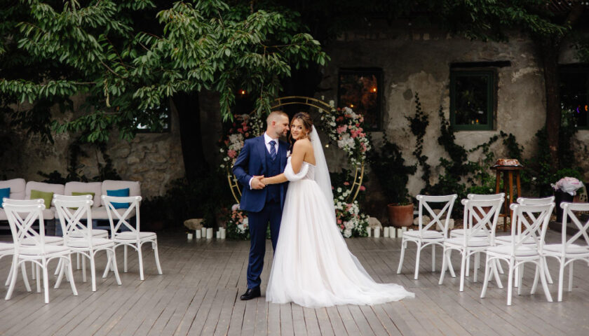 des mariés en couple