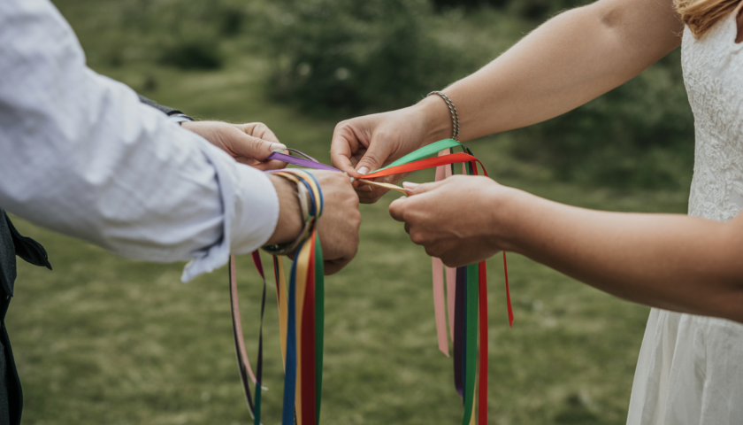 découvrez comment intégrer le rituel des rubans dans votre quotidien pour apporter harmonie et énergie positive à votre vie.